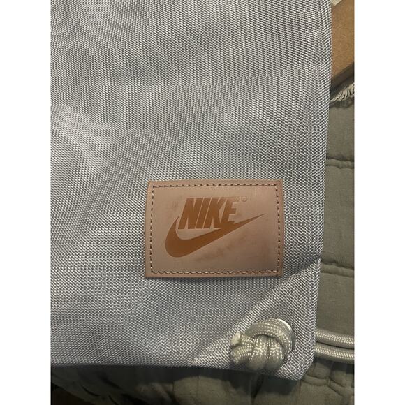 Nike Metallic Silver Mesh Drawstring Backpack Bag 16x13 - Picture 3 of 5